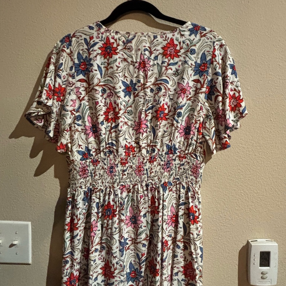 LOFT Floral Flutter Sleeve V-Neck Midi Pocket Dress - Picture 12 of 12